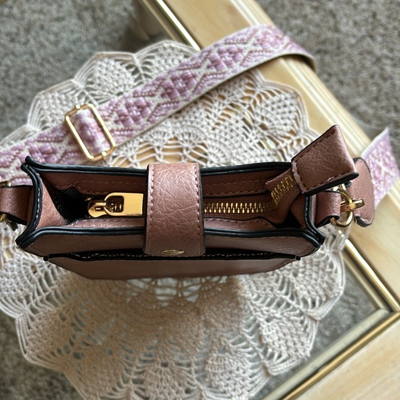 Crossbody Bag - Picture 3 of 7